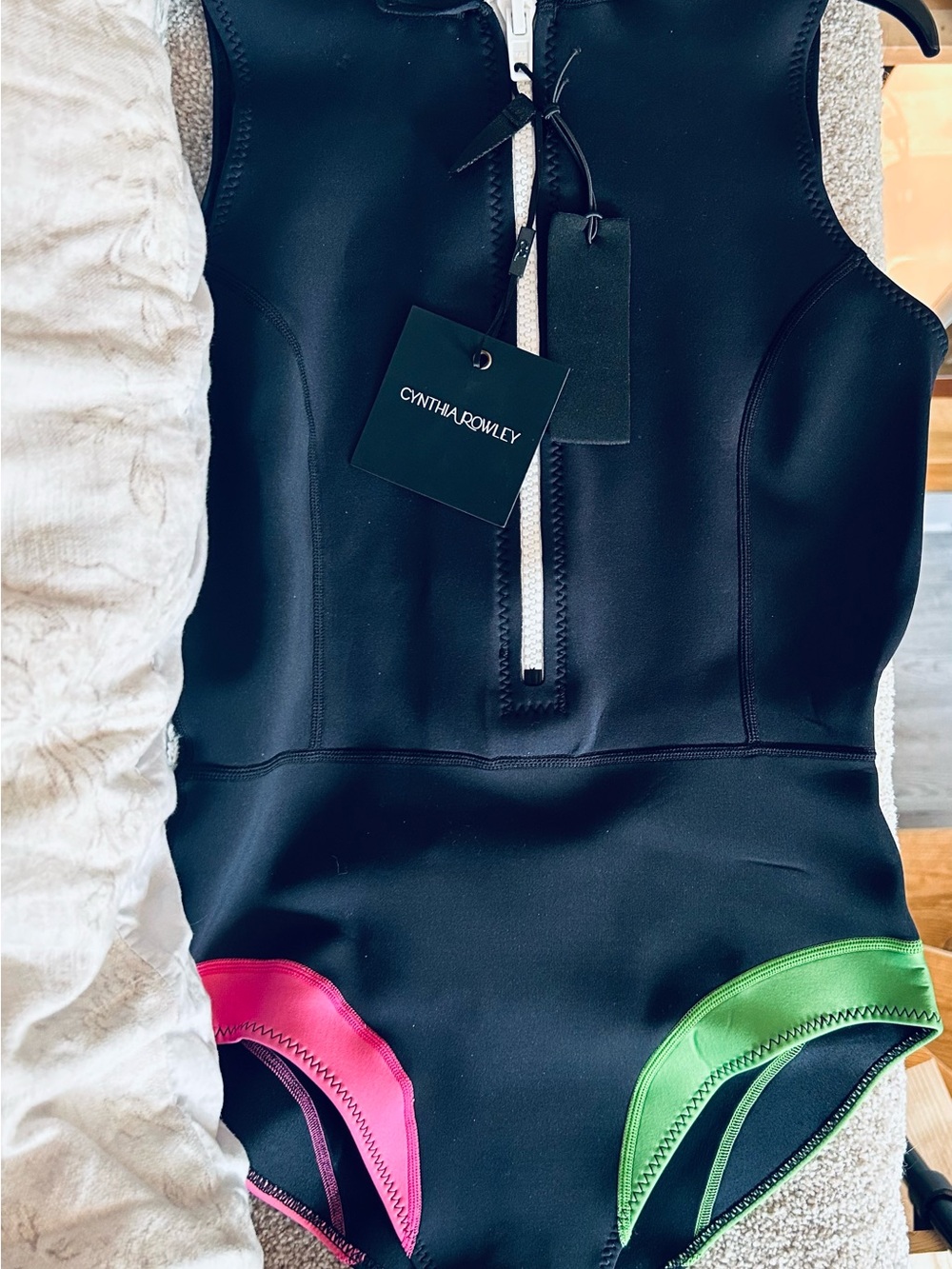BRAND NEW NWT Cynthia Rowley Byron Sleeveless 2mm Wetsuit Black Multi XL